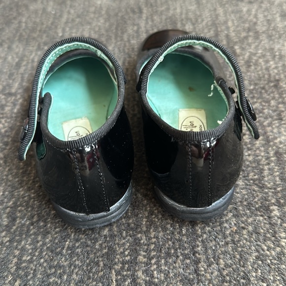 Papillon Black Patent Leather Maryjane’s w/ adjustable snap strap 24 Euro/8 US - Picture 3 of 4